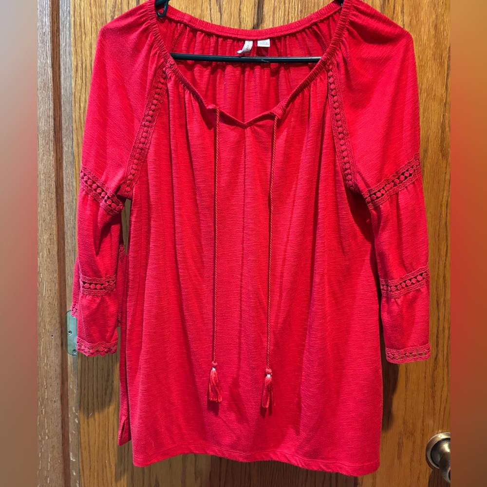 Women’s red flare arm shirt